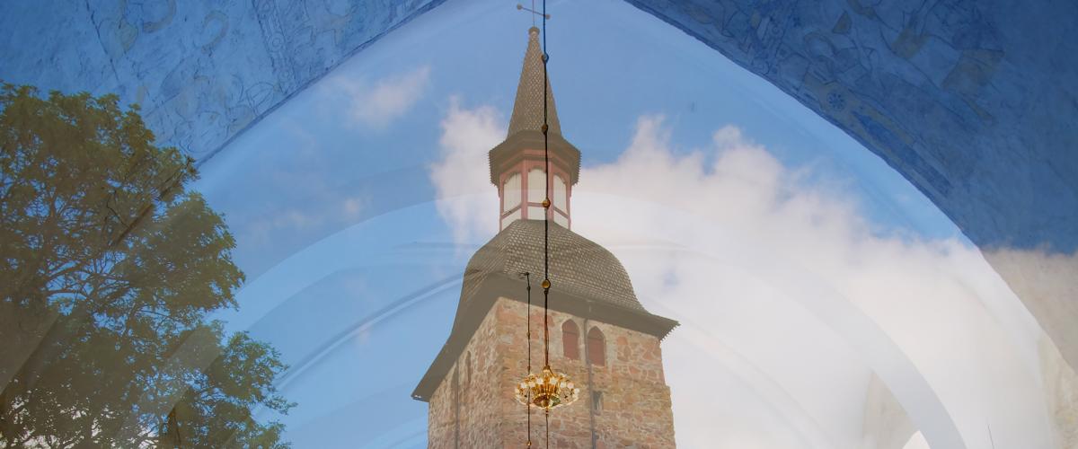 Dubbelexponerad bild av Jomala kyrka