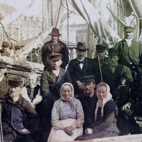 Foto på ålänningar i Helsingfors hamn 1905