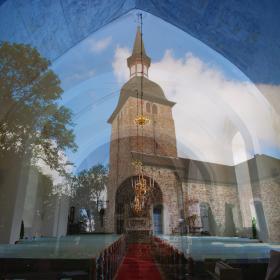 Dubbelexponerad bild av Jomala kyrka