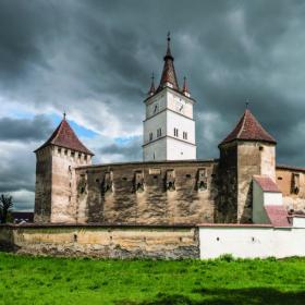 Befäst kyrka