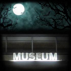 Måne på mörk himmel och lysande skylt med texten museum