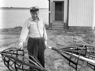 Varje lotsstation hade ett bestämt antal remmare som skulle tillverkas och placeras ut i farlederna. Lotsarna ansvarade även för att underhålla sjömärkena (Foto: Fogdes samling, Ålands museum)