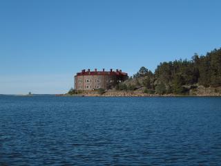 Bomarsund försvarstorn i Prästö. Illustrerat foto
