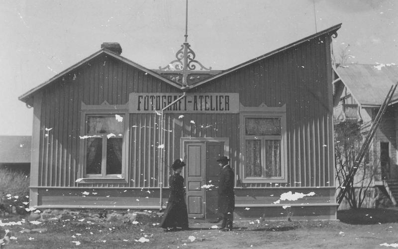 Gammal byggnad med fotograf ateljé på Åland