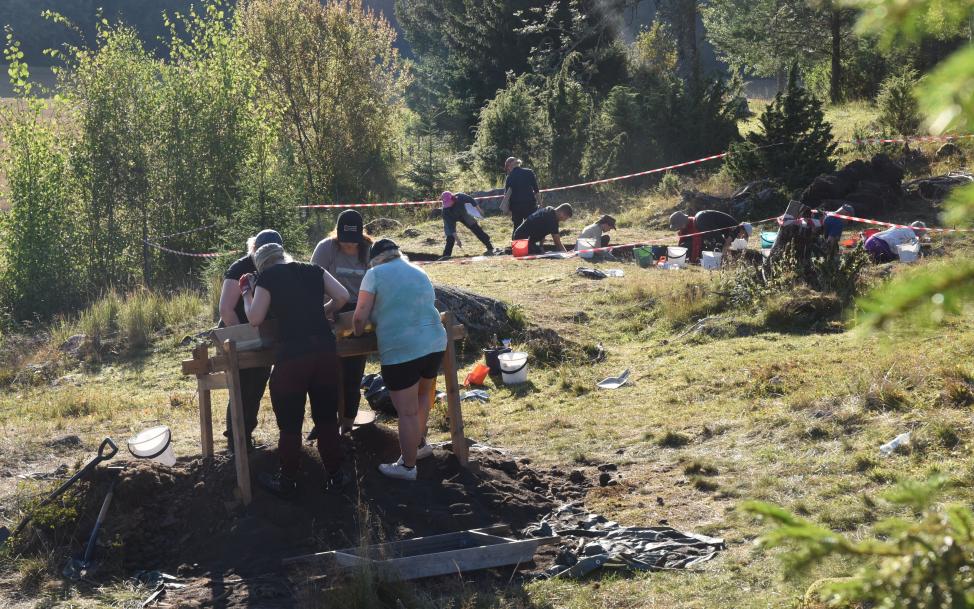 Kristin Ilves studenter gräver i Bartsgårda