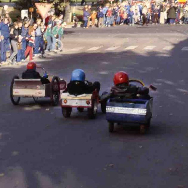 Lådbilsrace i Stadshusbacken i Mariehamn