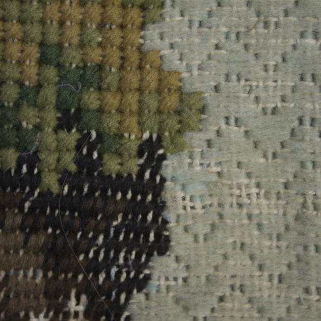 detaljbild på stygn: korsstygn, petit point och plattsöm