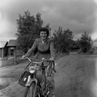 May Flodin, välkänd hälsosyster på Åland, på väg mot ännu ett hembesök