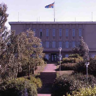 Stadshuset i Mariehamn uppe på Öhbergska backen