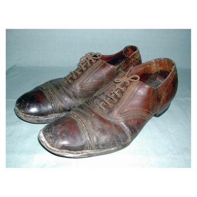 skor i brunt läder